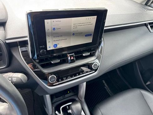 Used 2024 Toyota Corolla Cross XLE w/ Convenience Package FWD image 20