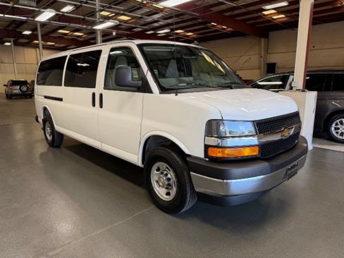 Used 2025 Chevrolet Express 3500 LT w/ LT Preferred Equipment Group RWD image 5