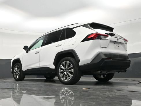 Used 2019 Toyota RAV4 XLE Premium FWD image 22