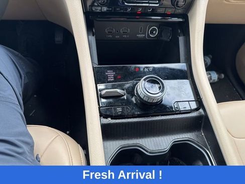 Used 2024 Jeep Grand Cherokee Limited 4xe image 7