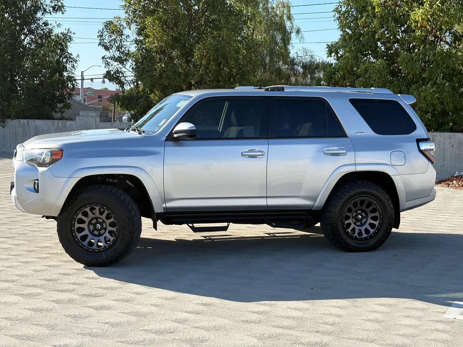 Used 2018 Toyota 4Runner SR5 AWD/4WD image 7