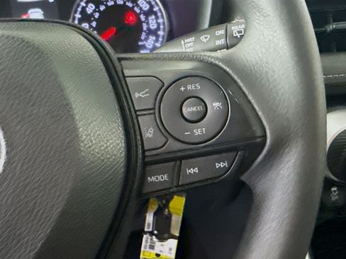Used 2022 Toyota RAV4 LE FWD image 15