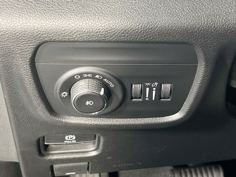 Used 2022 Jeep Grand Cherokee Limited image 10