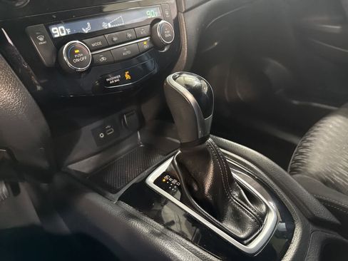 Used 2019 Nissan Rogue SV image 26