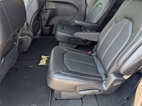 New 2026 Chrysler Pacifica Select image 23