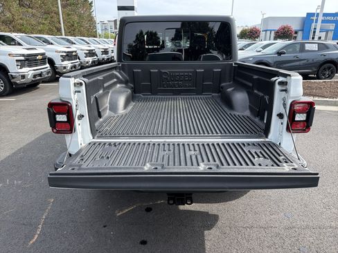 Used 2026 Jeep Gladiator Mojave AWD/4WD image 34