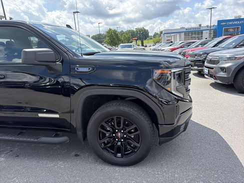 Used 2025 GMC Sierra 1500 Elevation AWD/4WD image 4