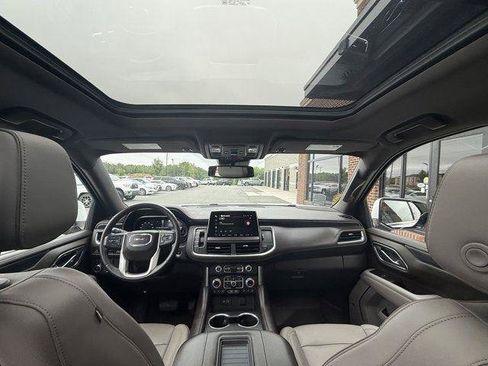 Used 2023 GMC Yukon XL SLT w/ SLT Premium Package AWD/4WD image 20