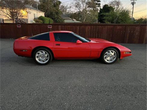Used 1994 Chevrolet Corvette Coupe image 8