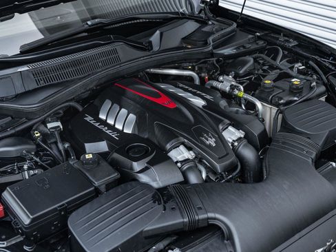 Used 2014 Maserati Quattroporte GTS image 26