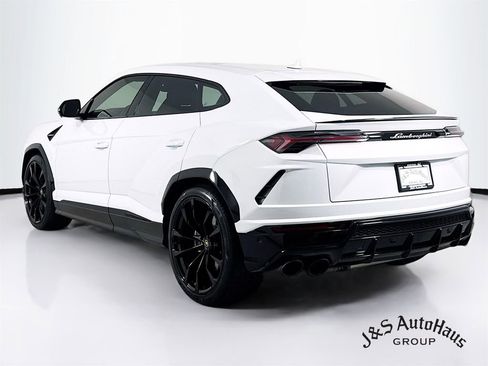 Used 2022 Lamborghini Urus image 5