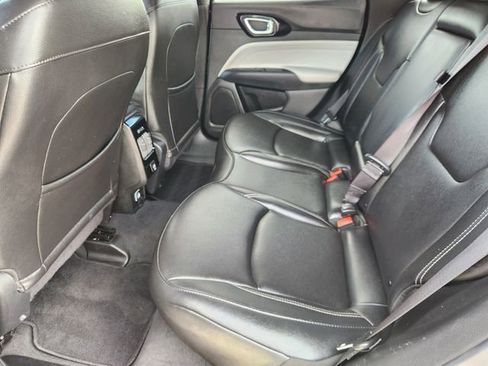 Used 2025 Jeep Compass Limited image 30