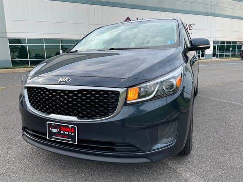 Used 2017 Kia Sedona LX w/ LX Essentials Premium Package FWD image 12