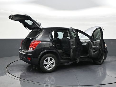 Used 2020 Chevrolet Trax LS FWD image 28