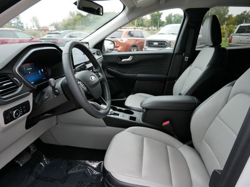 Used 2023 Ford Escape Platinum image 6