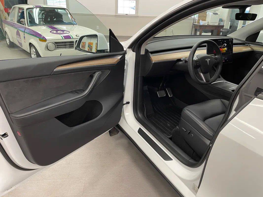 Used 2023 Tesla Model Y AWD image 13