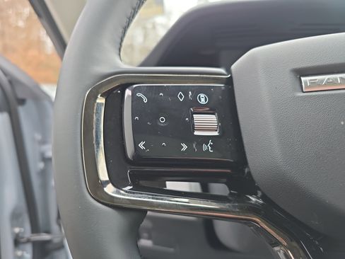 Used 2025 Land Rover Range Rover Evoque S image 17