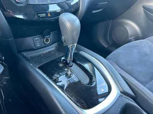 Used 2015 Nissan Rogue S FWD image 24