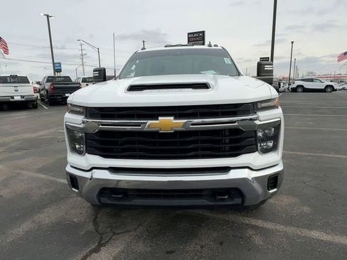 Used 2024 Chevrolet Silverado 2500 LT AWD/4WD image 3