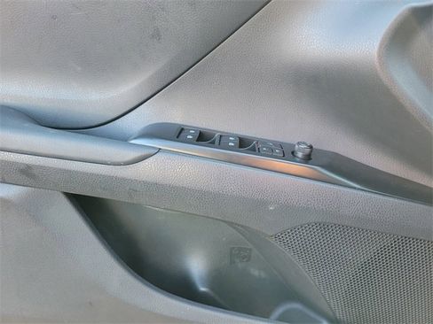 Used 2018 Toyota Camry LE image 20