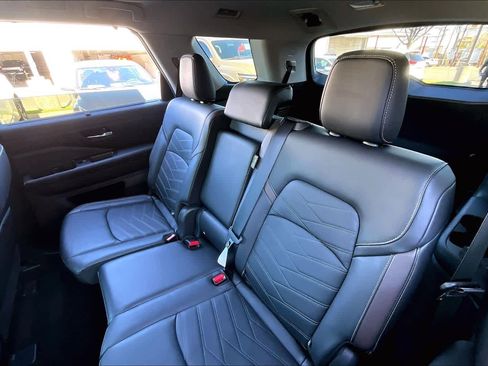 Used 2024 Nissan Pathfinder Platinum w/ Cargo Package image 17