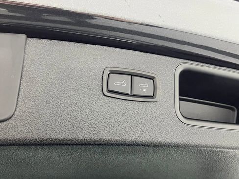 Used 2021 Porsche Macan image 33