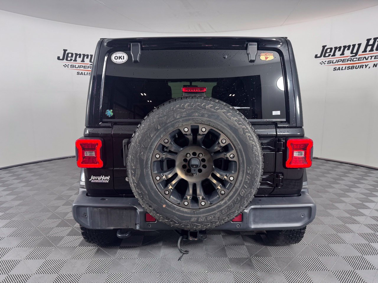 Used 2018 Jeep Wrangler Unlimited Sahara AWD/4WD image 8