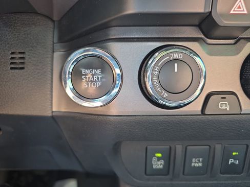 Used 2022 Toyota Tacoma TRD Sport w/ TRD Premium Sport Package AWD/4WD image 29