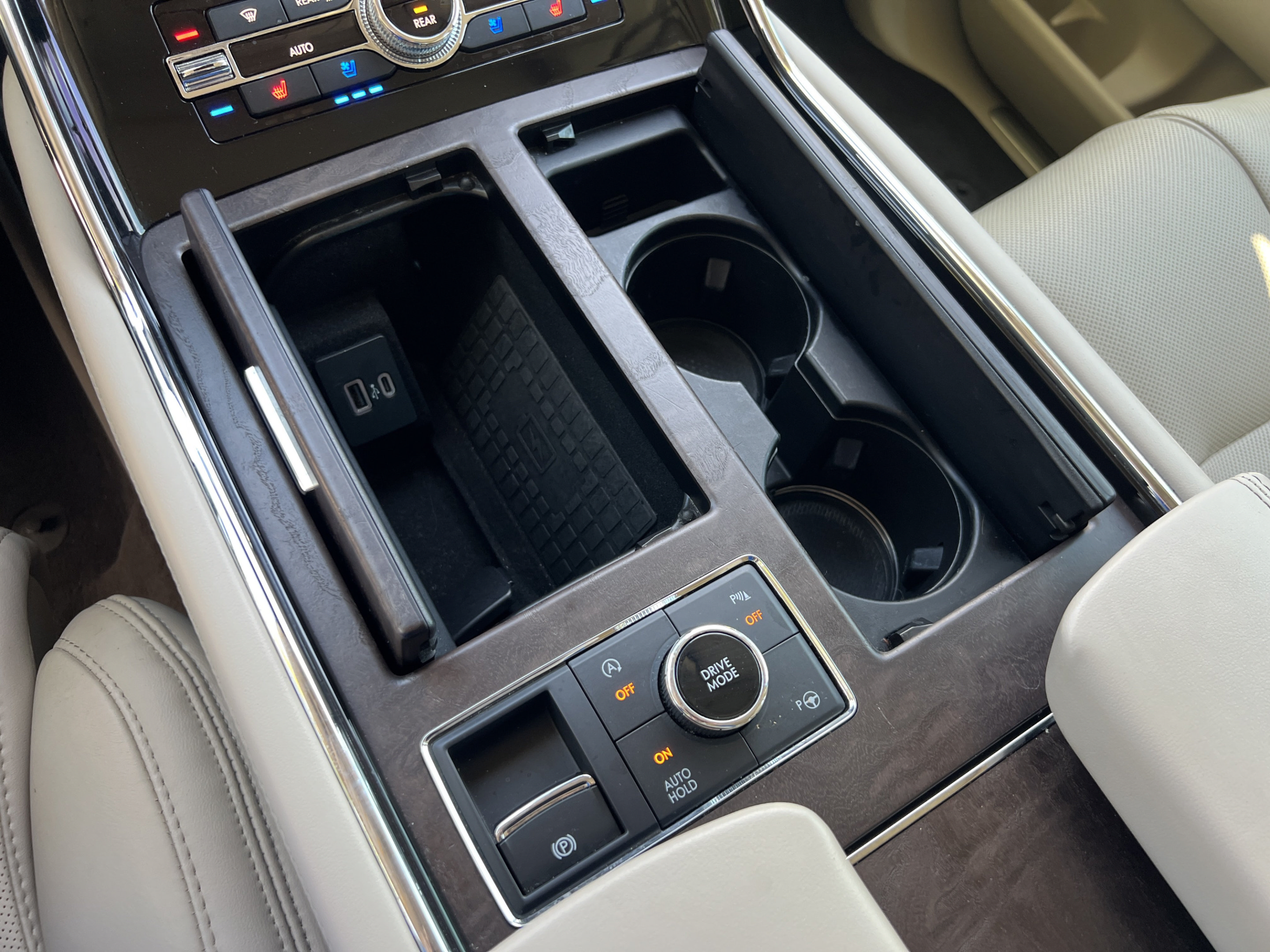 Used 2020 Lincoln Navigator Reserve w/ Luxury Package RWD image 25