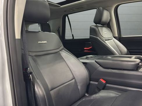 Used 2025 Ford Expedition Platinum image 32