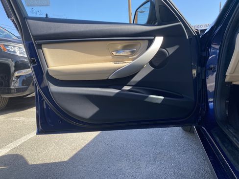 Used 2018 BMW 320i xDrive Sedan image 13