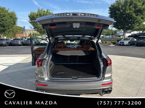 Used 2018 Porsche Cayenne Turbo AWD/4WD image 47