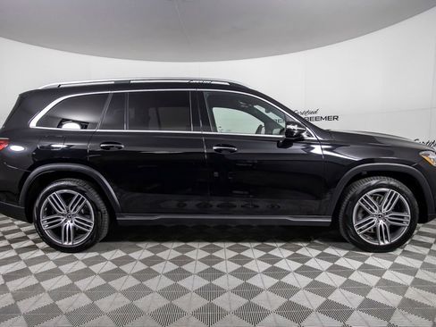 Used 2025 Mercedes-Benz GLS 450 4MATIC image 11