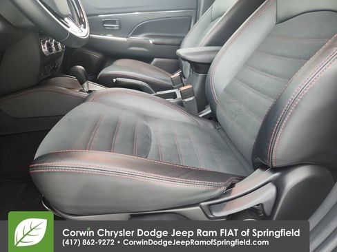 Used 2025 Mitsubishi Outlander Sport SE AWD/4WD image 19