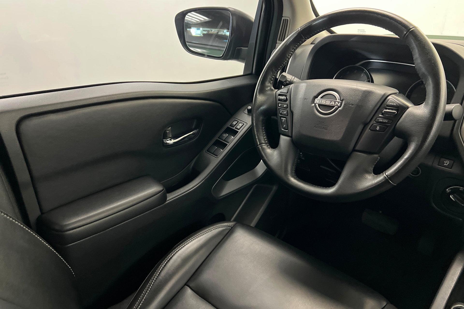 Used 2025 Nissan Frontier SL AWD/4WD image 12