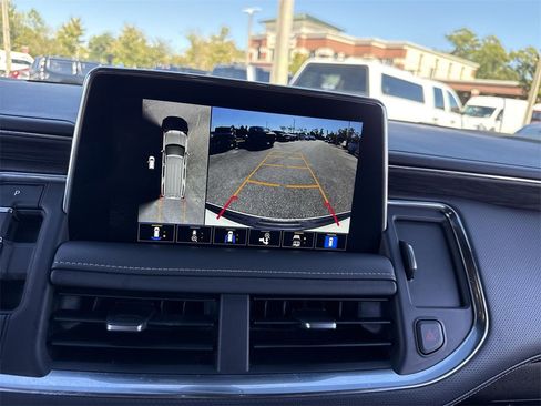 Used 2022 GMC Yukon XL SLT w/ SLT Premium Package image 24