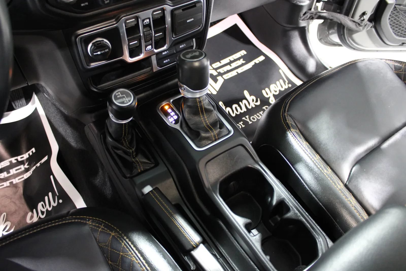 Used 2022 Jeep Wrangler Unlimited Sahara AWD/4WD image 17