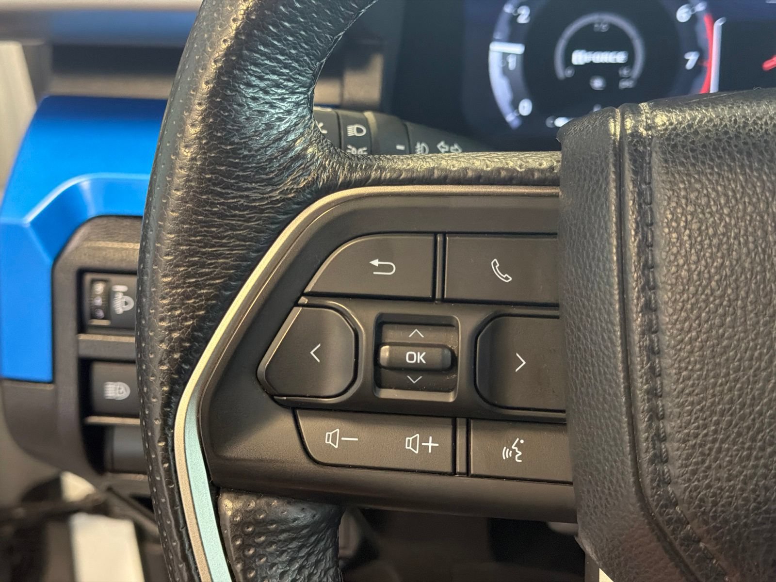 Used 2024 Toyota Tacoma TRD Off-Road AWD/4WD image 17