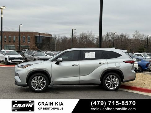 Used 2020 Toyota Highlander Limited image 4