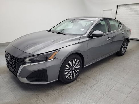 Used 2023 Nissan Altima 2.5 SV image 2