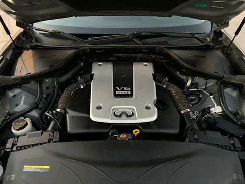 Used 2018 INFINITI Q70 Luxe image 39