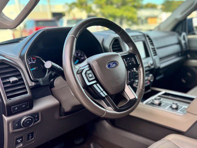 Used 2018 Ford Expedition Limited w/ Equipment Group 301A AWD/4WD image 19