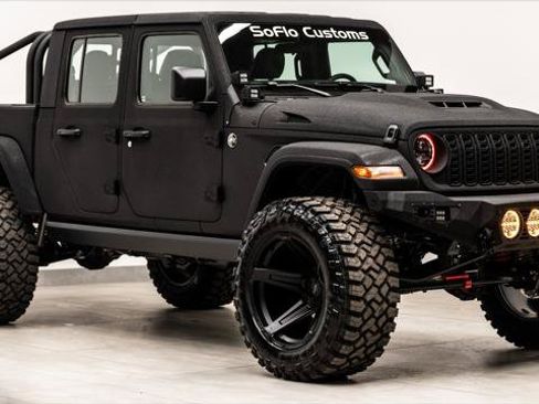 Used 2026 Jeep Gladiator Sport AWD/4WD image 4