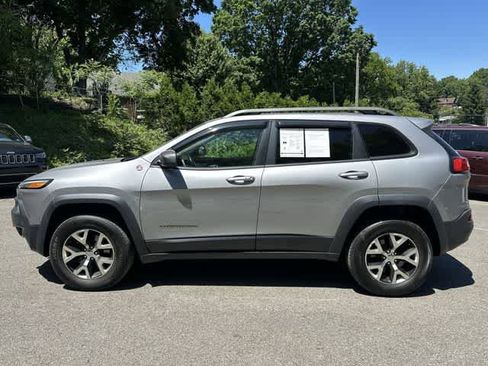 Used 2015 Jeep Cherokee Trailhawk w/ Comfort/Convenience Group AWD/4WD image 2
