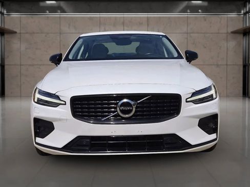 Used 2022 Volvo S60 B5 Momentum w/ Premium Package image 7