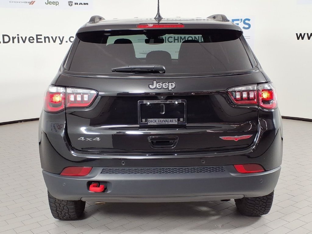 Used 2025 Jeep Compass Trailhawk AWD/4WD image 5