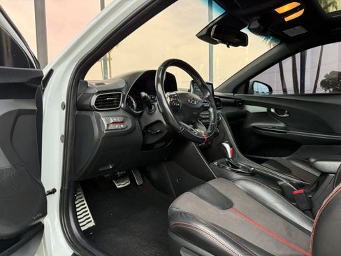 Used 2019 Hyundai Veloster Turbo FWD image 37