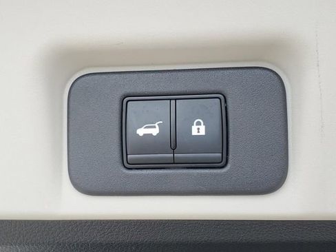 Used 2023 Nissan Ariya FWD image 11