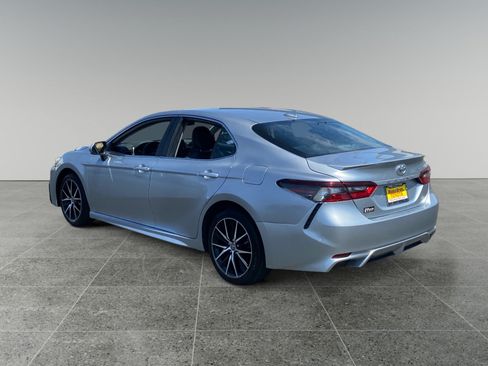 Used 2023 Toyota Camry SE FWD image 3
