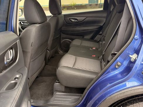 Used 2020 Nissan Rogue SV image 11